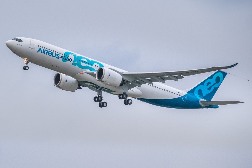 Airbus_A330neo_first_take-off_(cropped).jpg