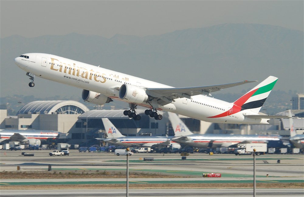 Emirates_Boeing_777-300ER;_A6-ECJ@LAX;10.10.2011_622gk_(6414447443).jpg